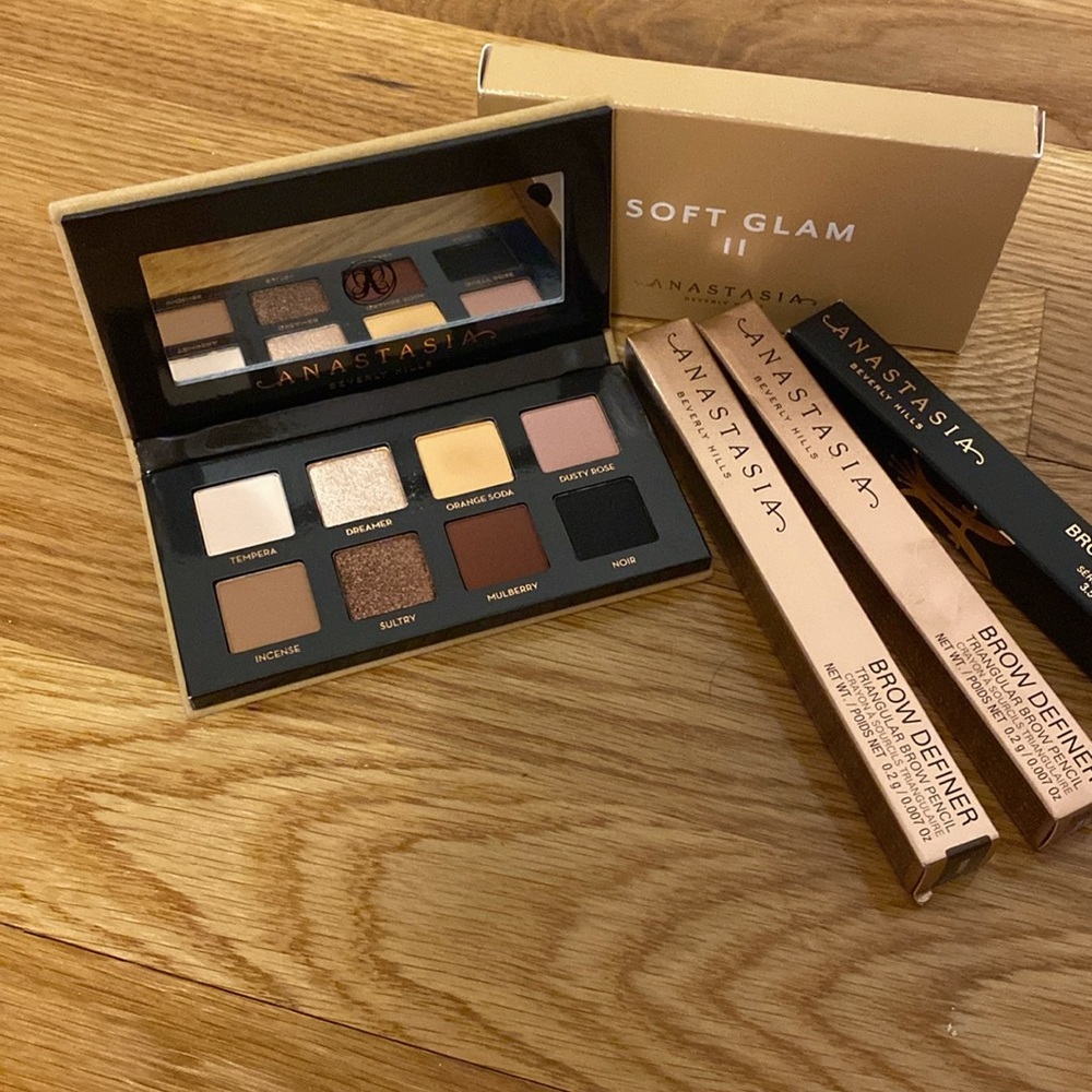 Anastasia Beverly Hills Makeup Lot (new)